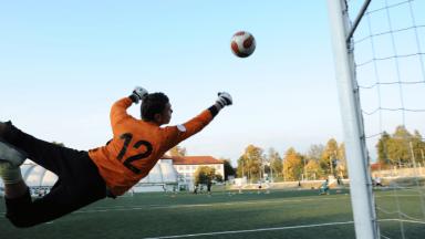 Goalkeepers with elite save percentage in pressure matches?